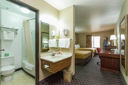 Econo Lodge Inn & Suites Des Moines image 20