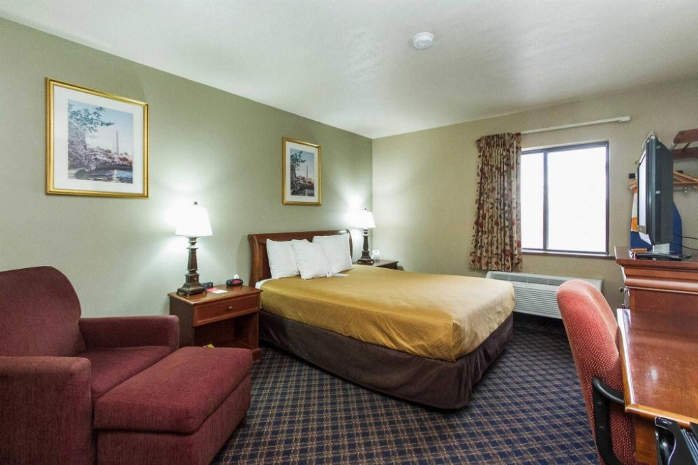 Econo Lodge Inn & Suites Des Moines Image 26