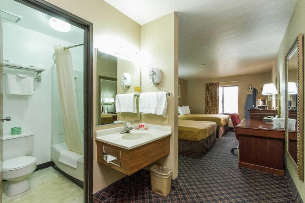 Econo Lodge Inn & Suites Des Moines Image 29