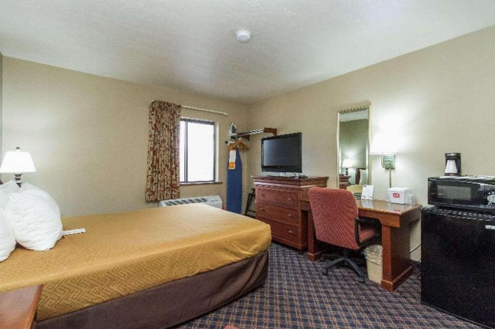 Econo Lodge Inn & Suites Des Moines Main image