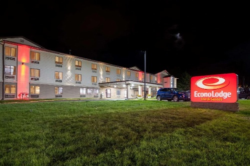 Econo Lodge Inn & Suites Des Moines image 31