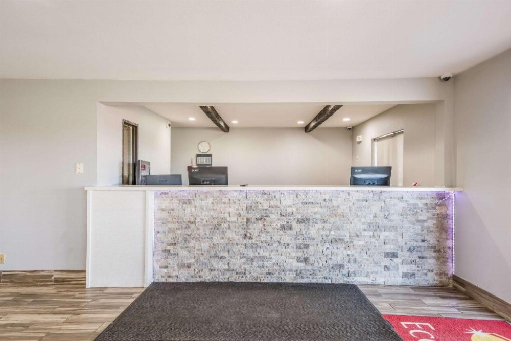 Econo Lodge Inn & Suites Des Moines Image 43