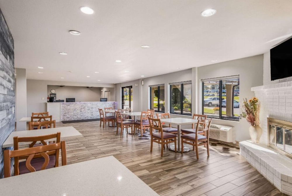 Econo Lodge Inn & Suites Des Moines Image 46