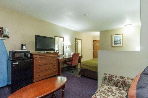 Econo Lodge Inn & Suites Des Moines image 48