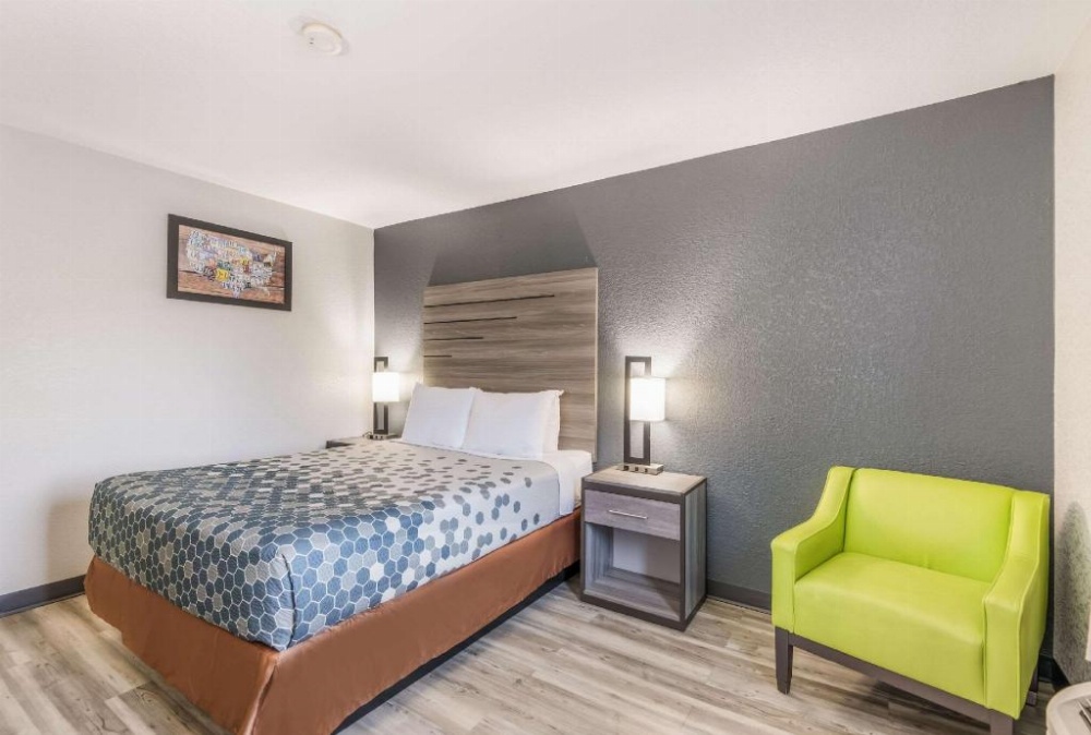 Econo Lodge Inn & Suites Des Moines Image 50