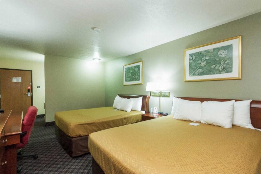 Econo Lodge Inn & Suites Des Moines Image 7